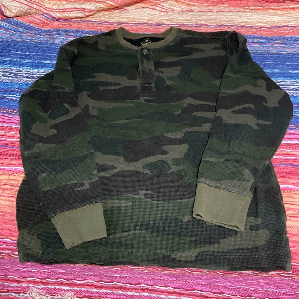 Camouflage three button Henley type shirt size small made by Red Head. M148